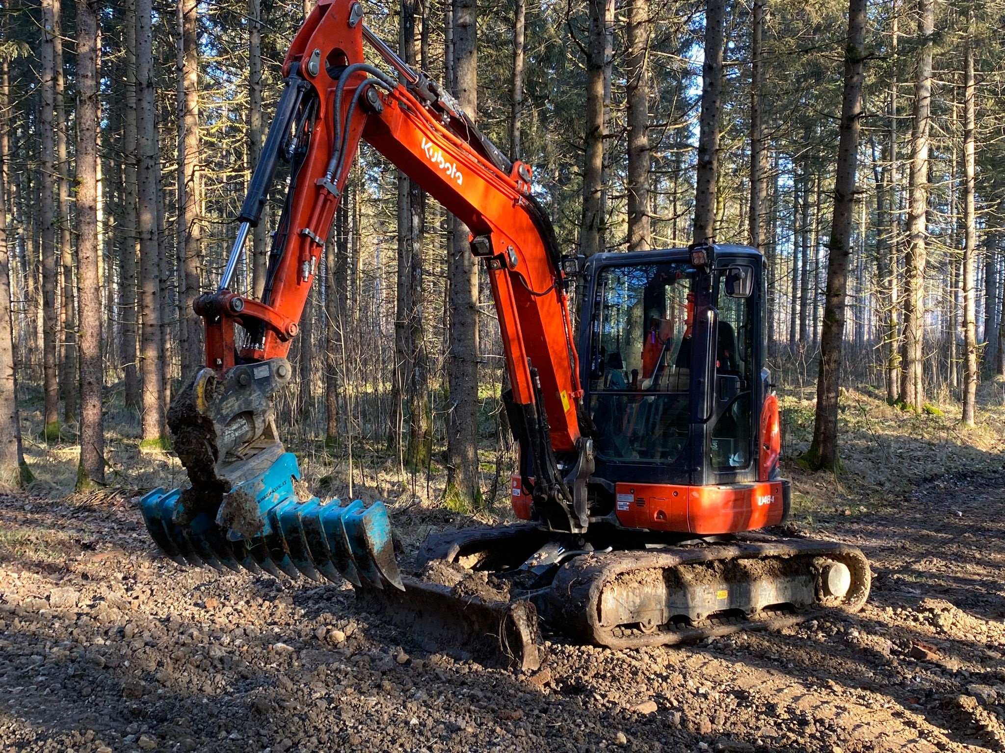 Kubota und Baggerrechen